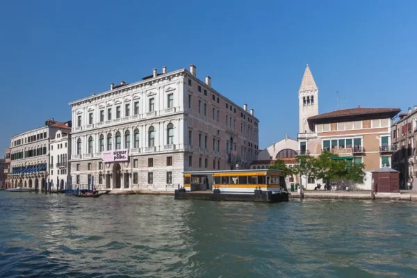 Palazzo-Grassi-Venice-Grand-Canal-facade-Inexhibit-1